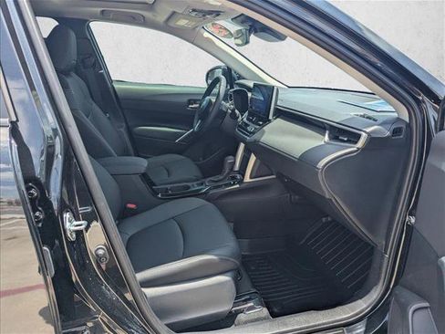 Certified 2025 Toyota Corolla Cross XLE w/ Convenience Package FWD image 19