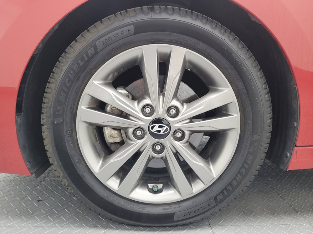 Used 2018 Hyundai Elantra Value Edition FWD image 31