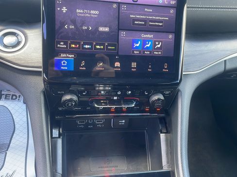 Used 2025 Jeep Grand Cherokee Limited w/ Luxury Tech Group II AWD/4WD image 25