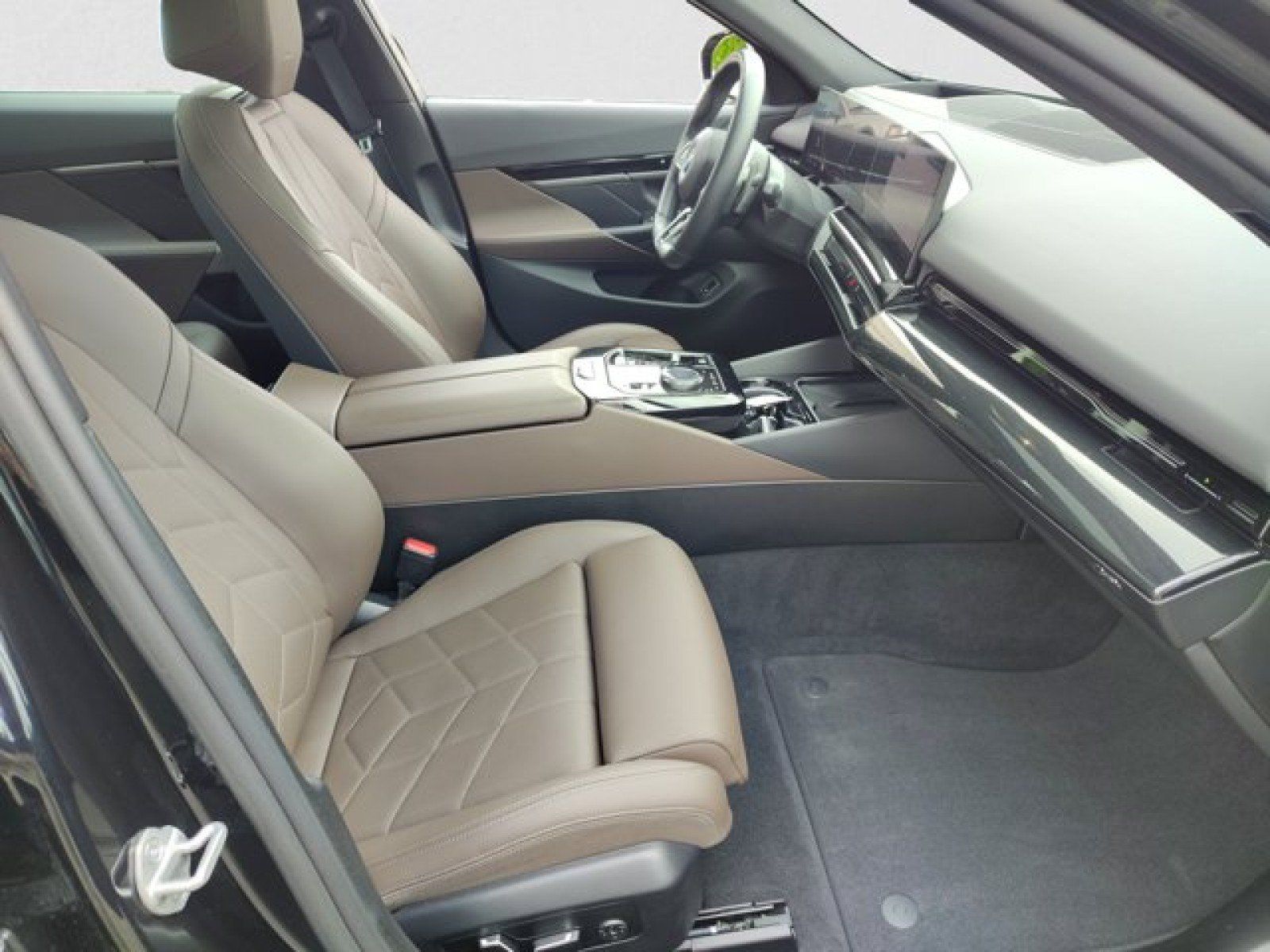 Used 2024 BMW 530i xDrive w/ M Sport Package AWD/4WD image 21