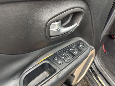 Used 2015 Jeep Renegade Limited FWD image 24