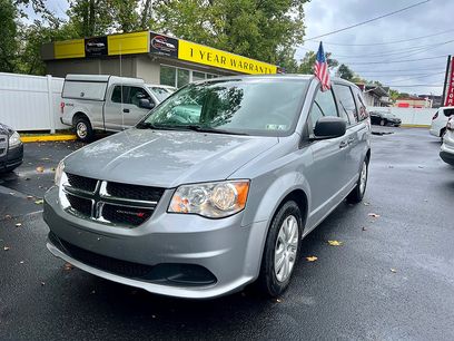 Used 2019 Dodge Grand Caravan SE w/ UConnect Hands-Free Group