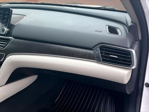 Used 2021 Honda Accord Touring image 17