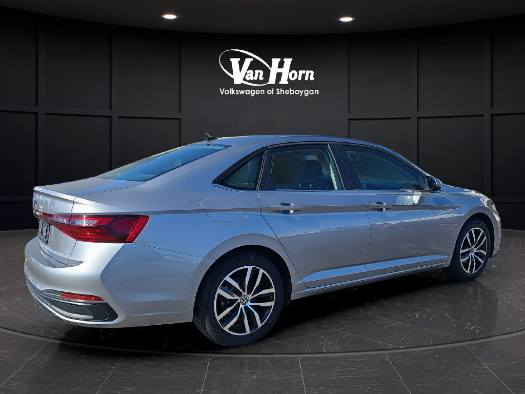 Used 2025 Volkswagen Jetta SE FWD image 7