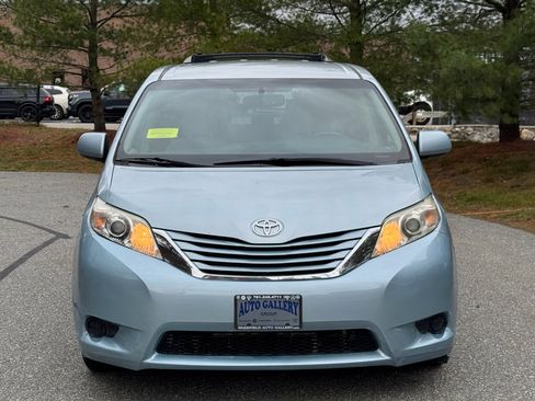 Used 2016 Toyota Sienna LE image 25