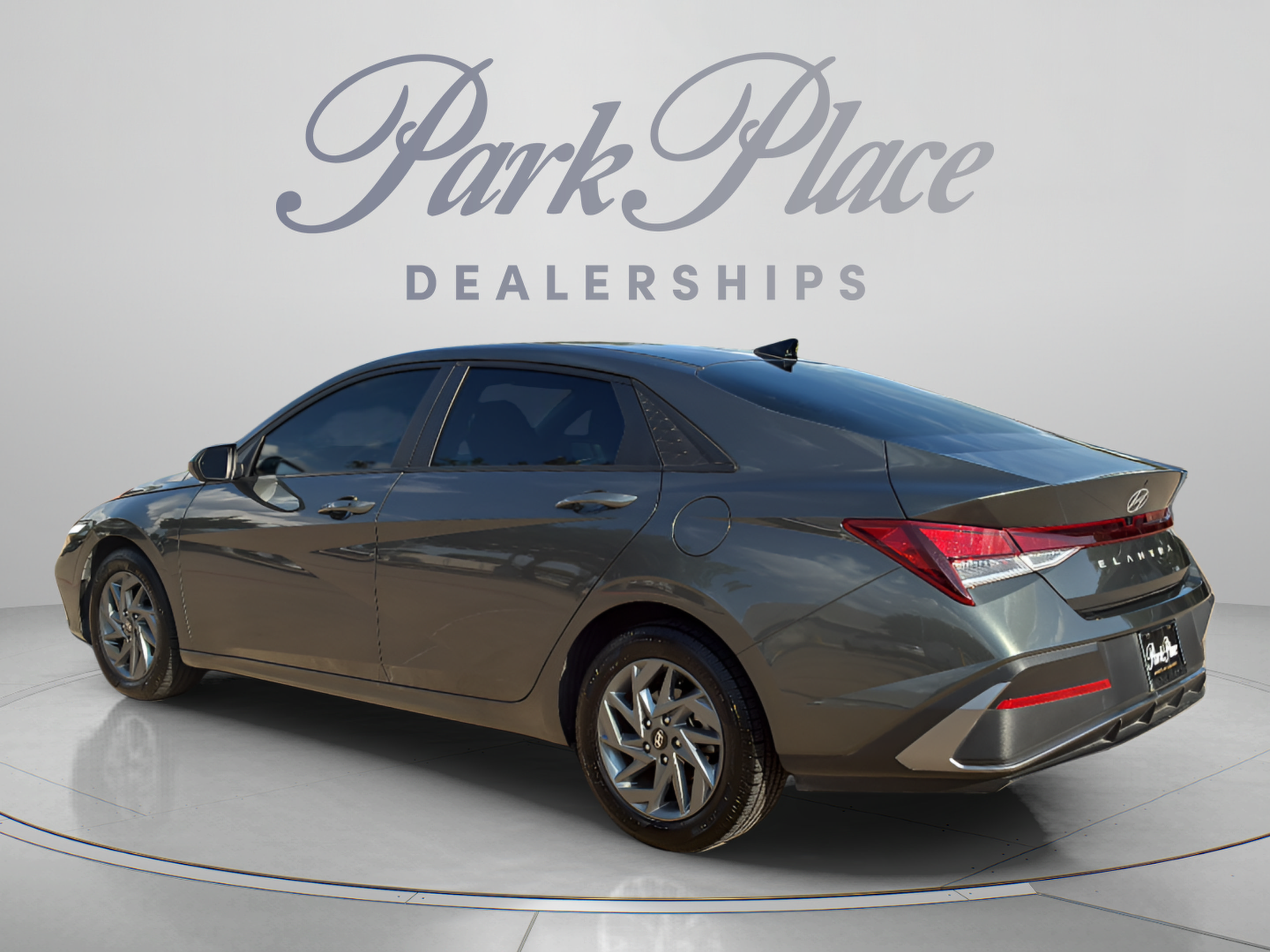 Used 2024 Hyundai Elantra SEL FWD image 3