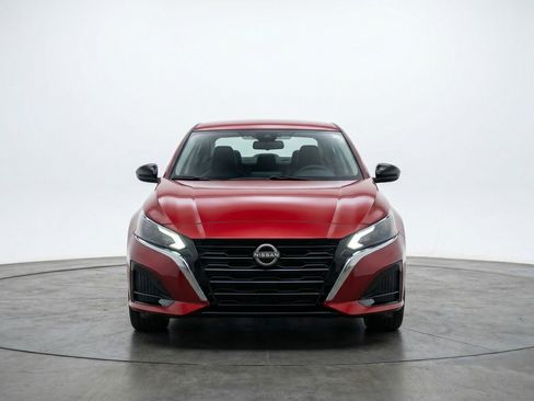 Used 2025 Nissan Altima 2.5 SV image 2