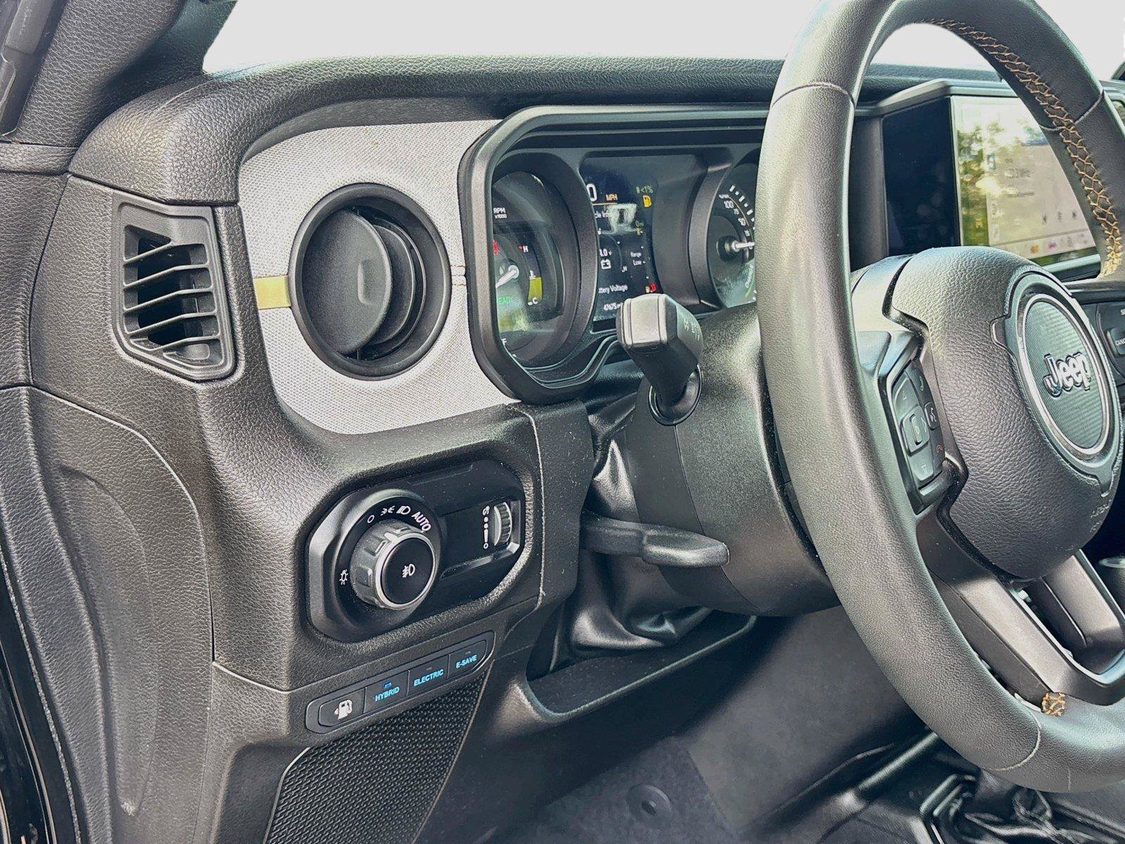 Used 2024 Jeep Wrangler Unlimited AWD/4WD image 10