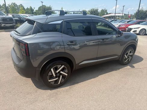 Used 2026 Nissan Kicks SV w/ SV Premium Package FWD image 7