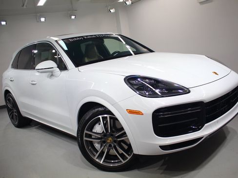 Used 2022 Porsche Cayenne Turbo image 8