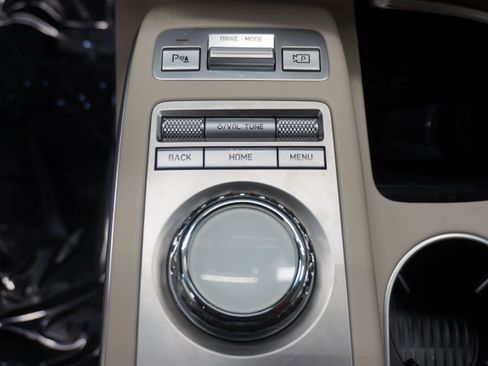 Used 2023 Genesis GV70 2.5T w/ Select Package AWD/4WD image 25
