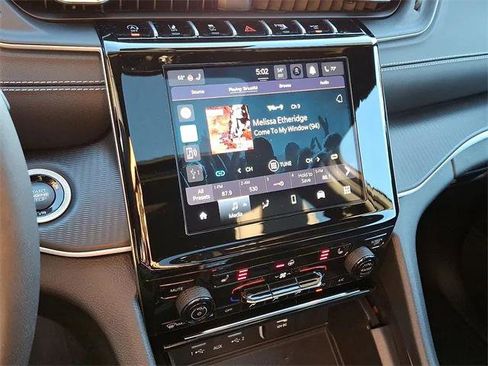 Certified 2024 Jeep Grand Cherokee Altitude image 16