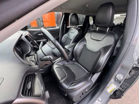 Used 2021 Jeep Cherokee Latitude Plus AWD/4WD image 9