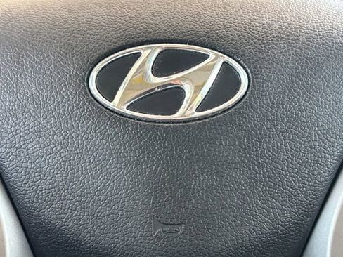 Used 2014 Hyundai Elantra Limited w/ Option Group 03 FWD image 13