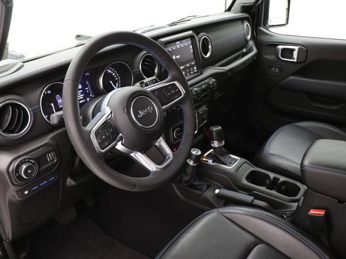 Used 2023 Jeep Wrangler Unlimited Rubicon 4xe w/ Cold Weather Group AWD/4WD image 15
