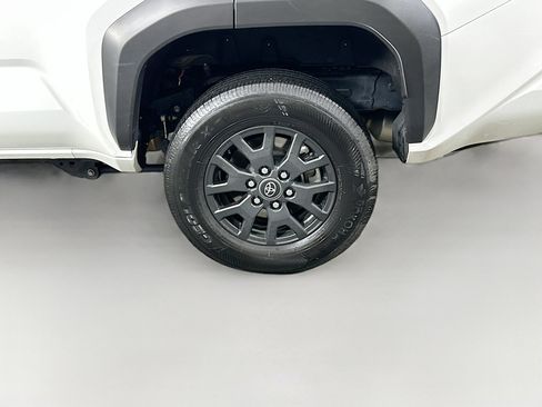Used 2025 Toyota 4Runner SR5 AWD/4WD image 11