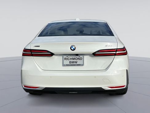 Certified 2025 BMW 530i xDrive w/ Premium Package image 4