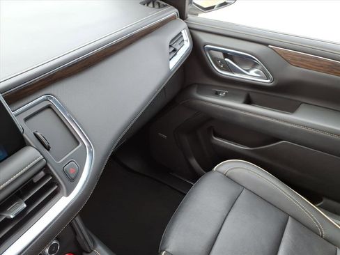 Used 2023 Chevrolet Suburban Premier image 30