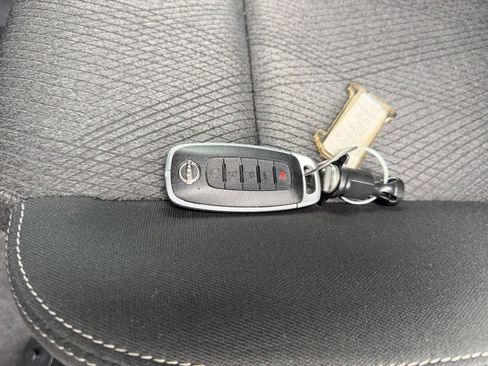 Used 2025 Nissan Rogue SV image 21