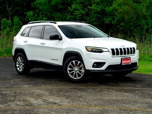 Used 2022 Jeep Cherokee Latitude Lux FWD image 2