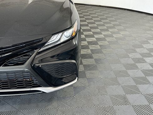 Used 2022 Toyota Camry XSE FWD image 9
