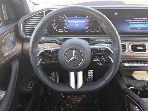 Used 2025 Mercedes-Benz GLS 450 4MATIC image 3
