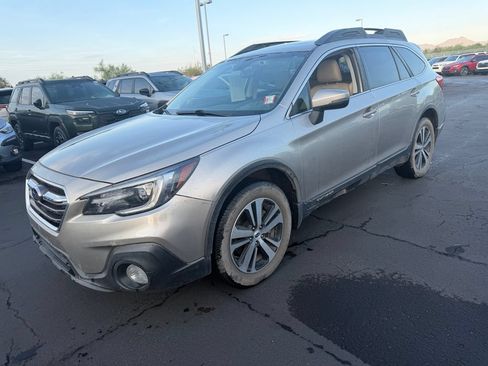 Used 2018 Subaru Outback 3.6R Limited AWD/4WD image 3