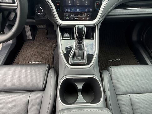 Used 2024 Subaru Outback Limited image 21