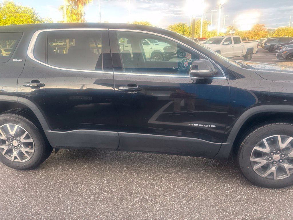 Used 2023 GMC Acadia SLE FWD image 4