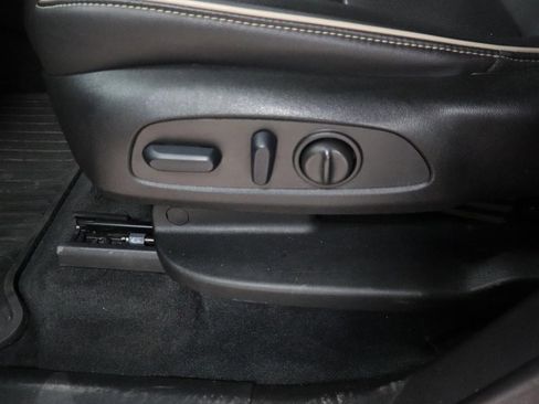 Used 2023 Chevrolet Traverse Premier w/ Redline Edition image 10