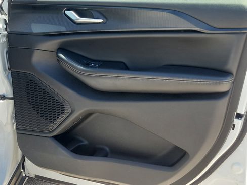 Used 2023 Jeep Grand Cherokee L Laredo image 27