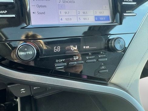 Certified 2019 Toyota Camry SE FWD image 12