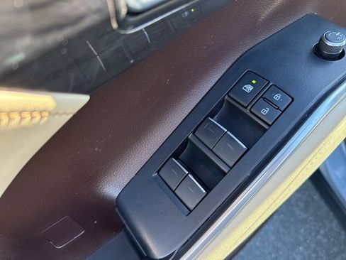 Used 2021 Toyota Highlander Platinum image 24