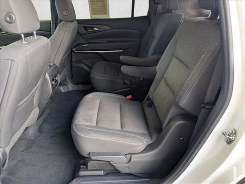 Used 2024 Chevrolet Traverse LT image 16