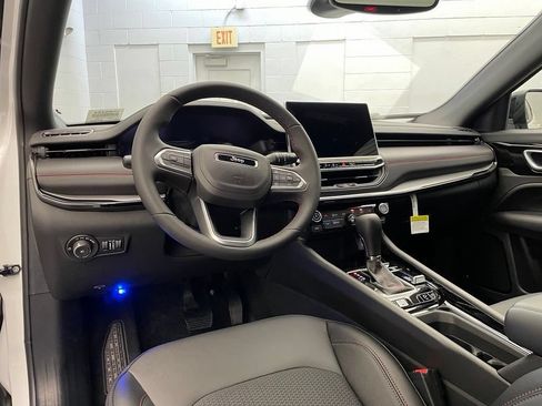 New 2026 Jeep Compass Trailhawk w/ Sun, Sound & Navigation Group AWD/4WD image 9