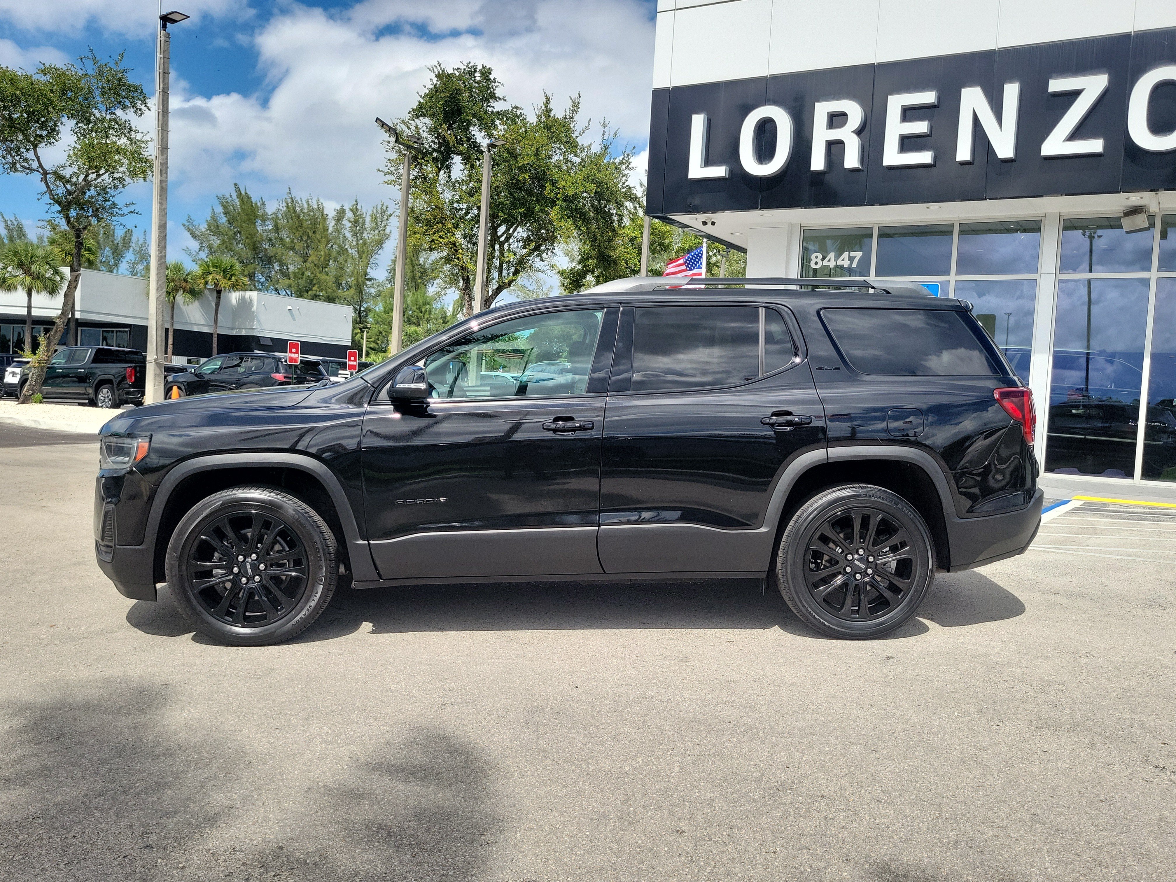 Used 2023 GMC Acadia SLE w/ Elevation Edition FWD image 8