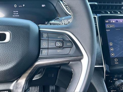 Used 2023 Jeep Grand Cherokee Limited w/ Black Appearance Package image 19