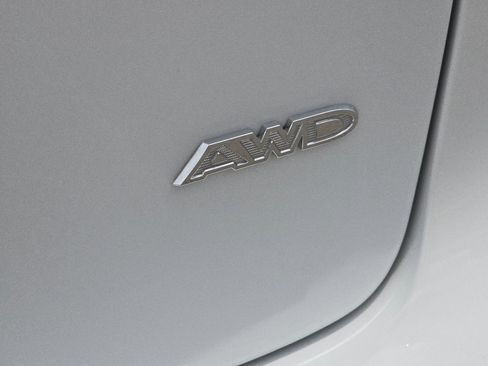 Used 2023 Chrysler Pacifica Touring-L AWD/4WD image 12