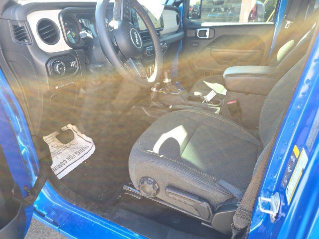 Used 2024 Jeep Wrangler Unlimited w/ Convenience Group AWD/4WD image 12