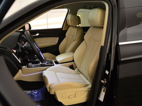 Certified 2024 Audi Q5 2.0T Premium w/ Convenience Package image 4