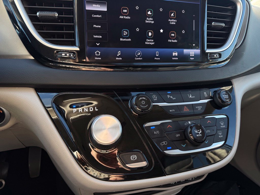 Used 2023 Chrysler Pacifica Touring-L FWD image 18