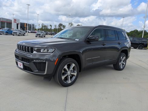 New 2026 Jeep Grand Cherokee L Limited RWD image 3