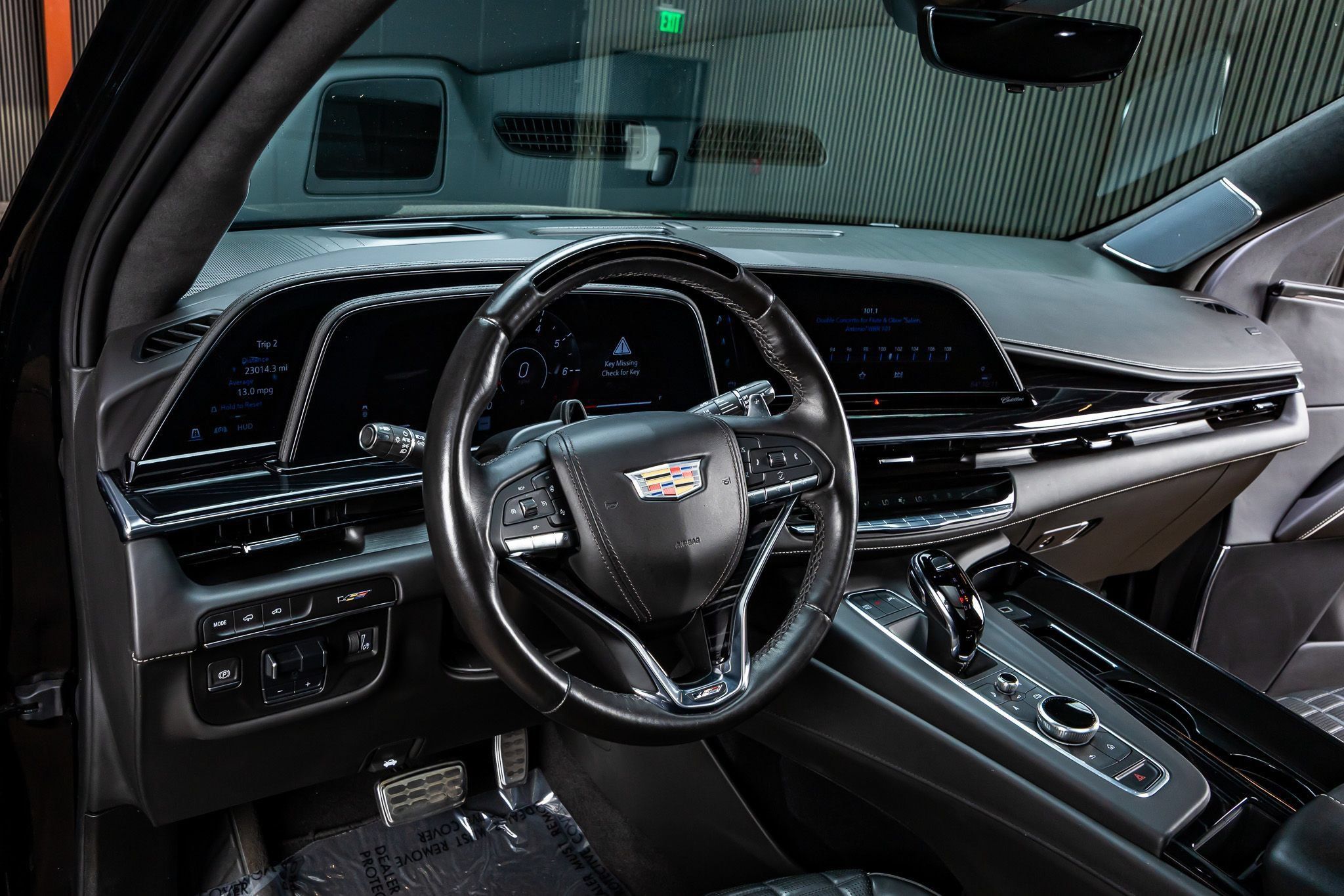 Used 2023 Cadillac Escalade ESV V AWD/4WD image 17