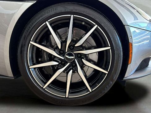 Used 2022 Aston Martin DB11 Coupe RWD image 46