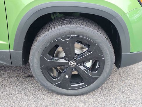 New 2025 Volkswagen Taos SE image 2