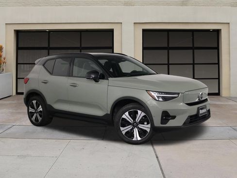 Used 2023 Volvo XC40 Recharge Plus w/ Protection Package Premier AWD/4WD image 32