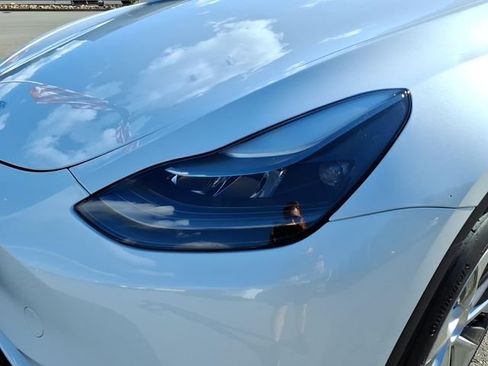 Used 2023 Tesla Model Y Long Range AWD/4WD image 3