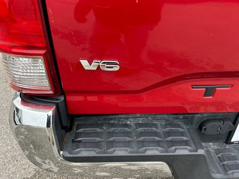 Used 2017 Toyota Tacoma TRD Off-Road image 39