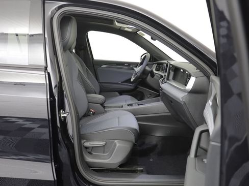 New 2026 Volkswagen Tiguan SE R-Line AWD/4WD image 19