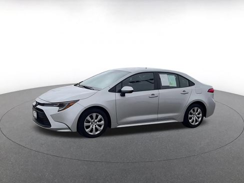 Used 2025 Toyota Corolla LE FWD image 8